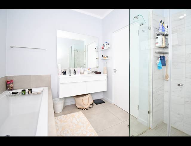 2 BEDROOM APARTMENT FOR SALE IN ROSEBANK